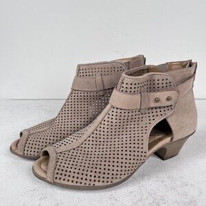 Earth Intrepid Nubuck Perforated Peep Toe Heel Bootie Sandal Taupe Women’s 9